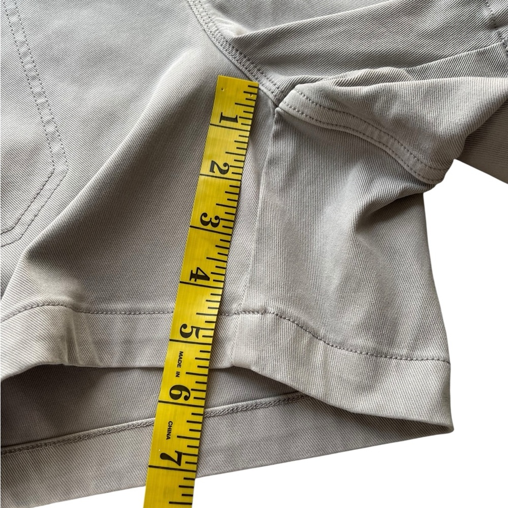 SPANX Gray Cargo Shorts Stretchy Casual Size M - Picture 9 of 10